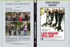 les mains en l'air